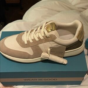 Toms Beige and White woman  Sneakers